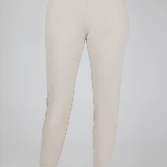 Yogalicious Lux Pocket Joggers Size Medium in Nacreous Cloud (tan) Workout Cozy - Picture 2 of 5